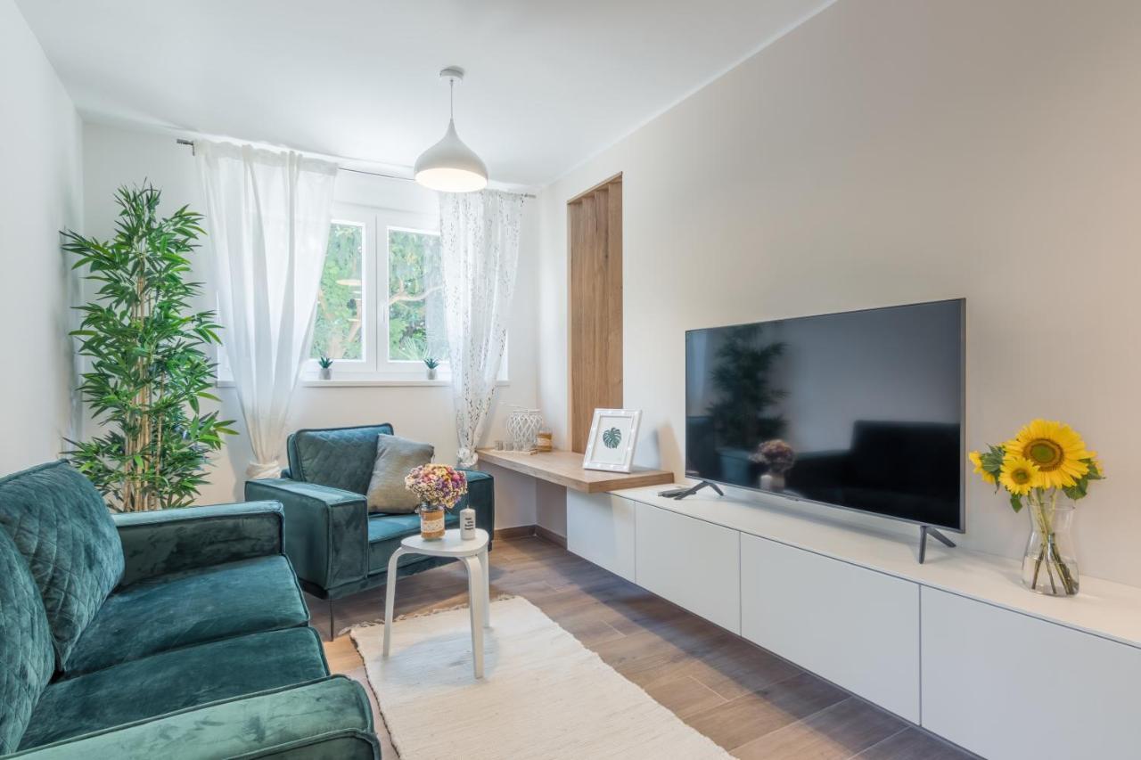Apartment Norah With Private Parking Pula Exterior foto